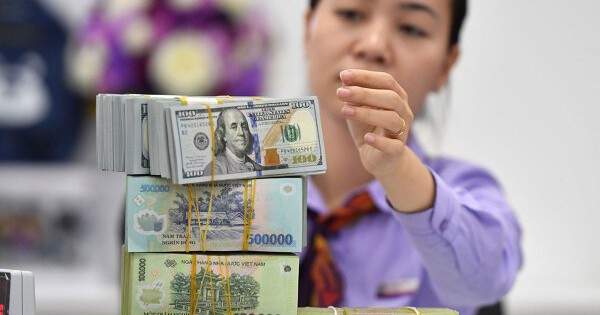 Đồng VND có thể tiếp tục chịu áp lực mất giá trong nửa đầu năm 2024