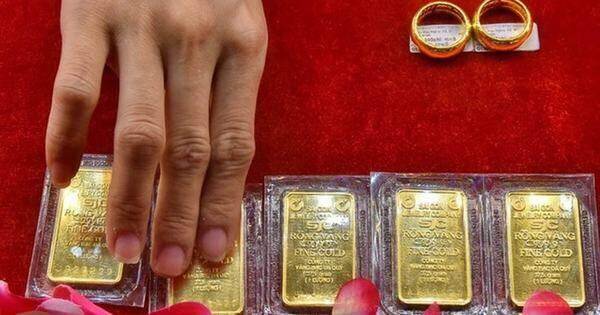 Phiên giao dịch đầu năm Giáp Thìn, giá vàng trong nước đồng loạt lao dốc