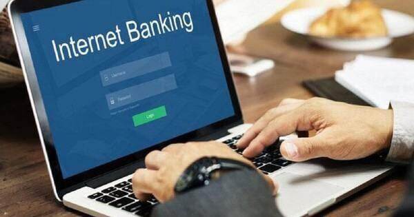 Hết tắc ATM, ngân hàng lại nghẽn chuyển tiền online ngày Tết, khách than trời