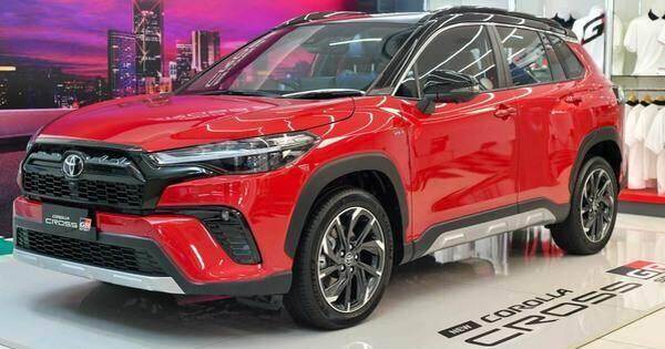 Cận cảnh Toyota Corolla Cross 2024 bản đắt tiền, kỳ vọng về Việt Nam
