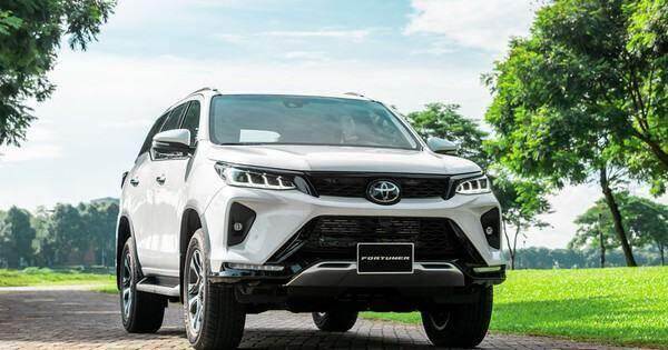 Doanh số thấp kỷ lục, Toyota Fortuner tiếp tục bán chưa tới 100 xe