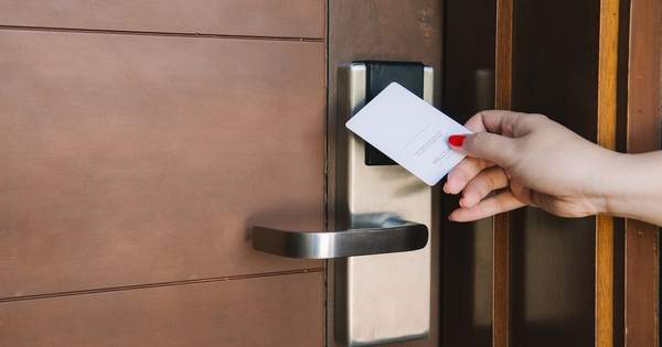 Lỗ hổng bảo mật 36 năm tuổi gây nguy hiểm cho khóa cửa điện tử