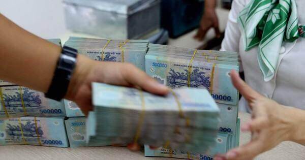 Ngân hàng Nhà nước tiếp tục hút tiền, lãi suất tiết kiệm đi xuống