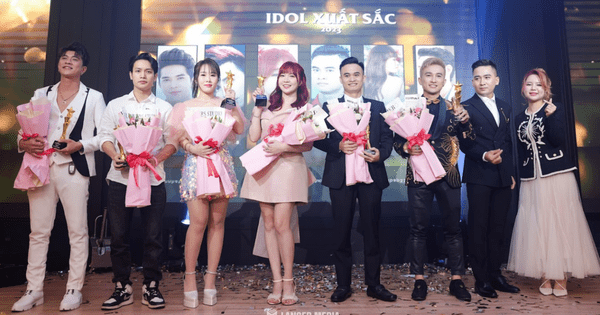 Tiktoker Ngọc Oanh nhận giải “IDOL XUẤT SẮC NĂM 2023” tại GALA GLORY NIGHT