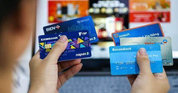 Mập mờ phí, lãi suất thẻ ngân hàng