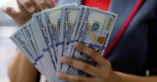 Vàng, Đô la, Bitcoin tăng giá vùn vụt