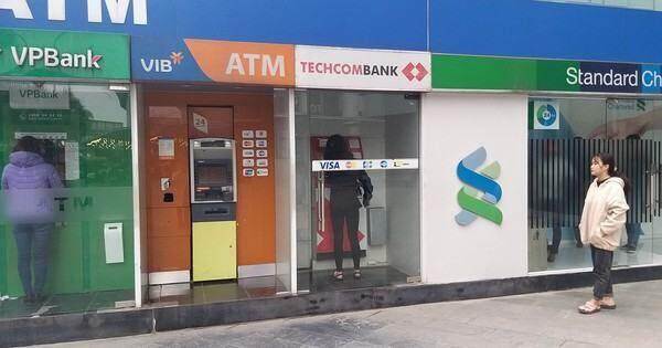 Thanh toán QR tăng vọt, các ngân hàng đóng cửa bớt cây ATM