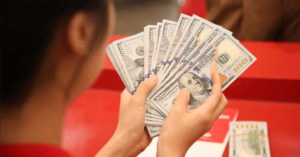 Giá USD ngân hàng Vietcombank chính thức lập đỉnh mới