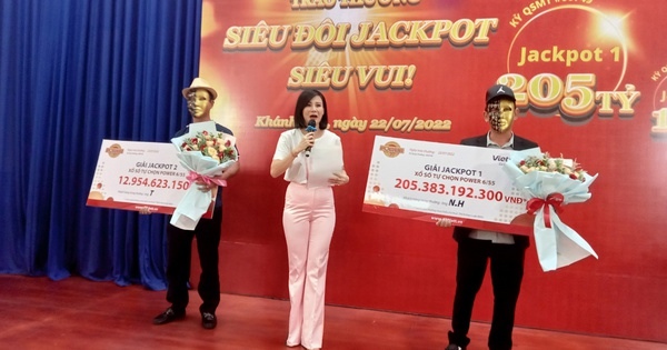 Vé số Vietlott lên cơn sốt khi giải Jackpot 1 sắp chạm ngưỡng 300 tỉ đồng