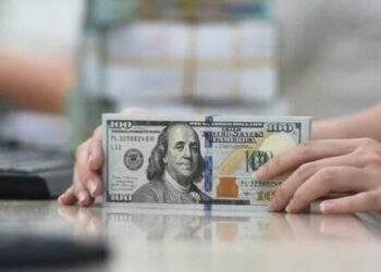 Giá bán USD của ngân hàng tăng cao nhất trong lịch sử, Ngân hàng Nhà nước hành động thế nào?