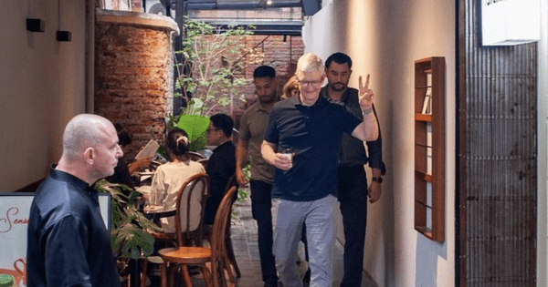 Quán cà phê CEO Apple Tim Cook ghé thăm từng là “bản doanh” bán iPhone đời đầu