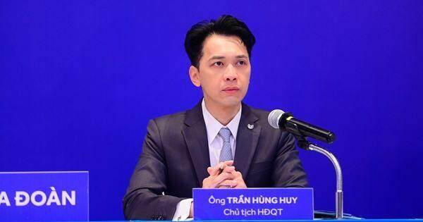 Cận cảnh vẻ đẹp "vạn người mê" của Chủ tịch ACB Trần Hùng Huy tại ĐHĐCĐ