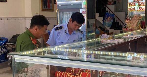 Phát hiện vi phạm ở nhiều cửa hàng vàng tại Cần Thơ, Hậu Giang