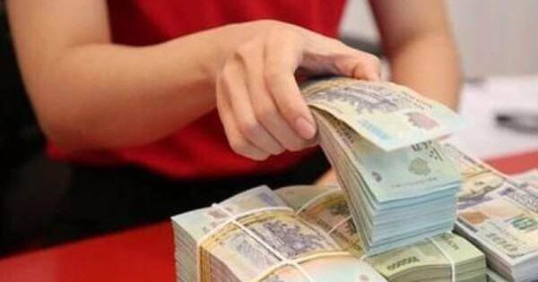 Vì sao ngân hàng tặng quà khi gửi tiền?