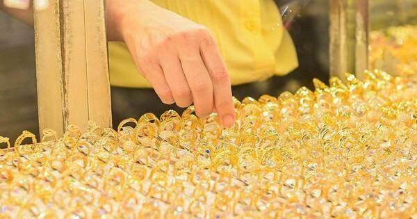 Lập đỉnh rồi đột ngột lao dốc, người lướt sóng lãi đậm