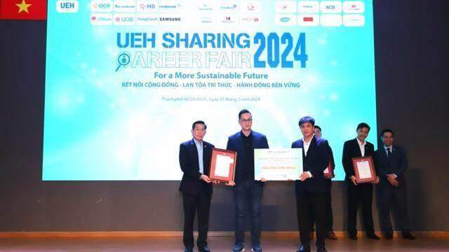 Eximbank tài trợ học bổng trị giá 300 triệu đồng cho UEH
