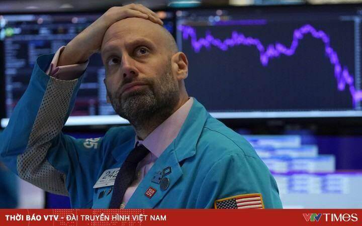 Dow Jones mất hơn 400 điểm sau "tin buồn" lạm phát
