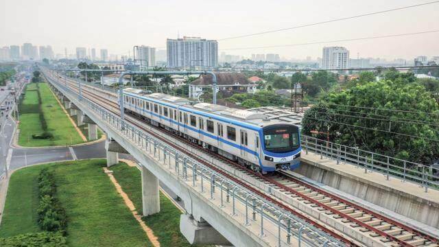 TP.HCM hoàn thành hai cầu bộ hành kết nối metro số 1
