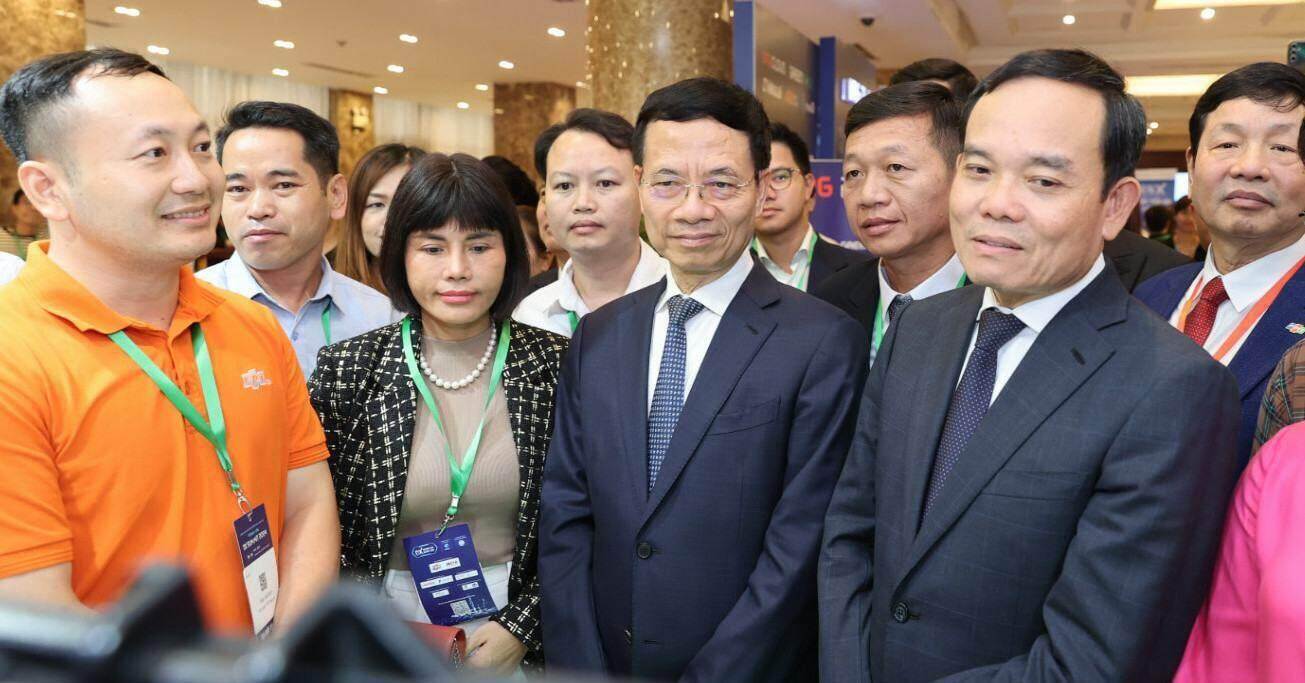 Việt Nam phải ở nhóm nước dẫn đầu về chuyển đổi số và chuyển đổi xanh