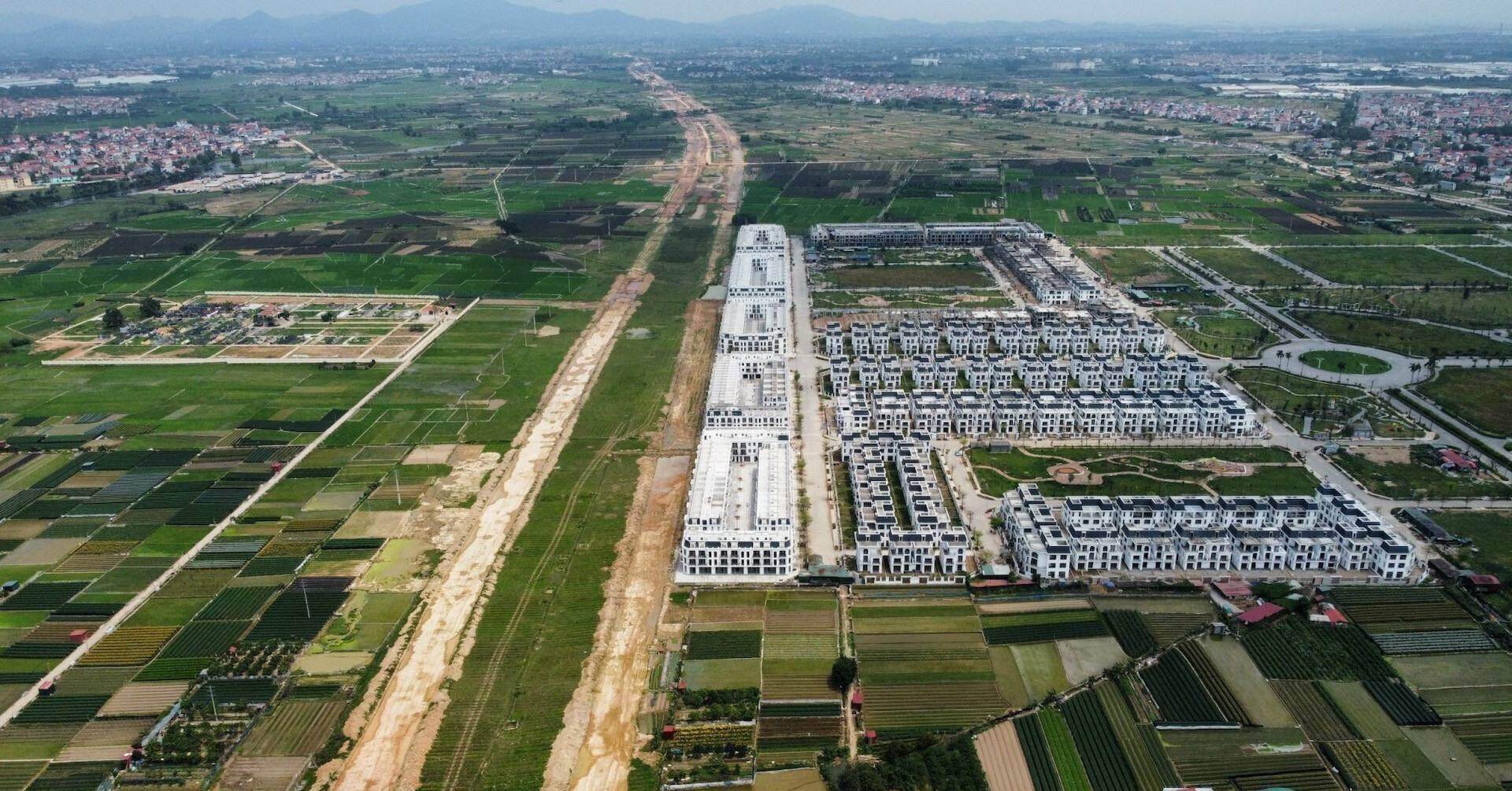 Những dự án 'đắp chiếu' nằm chờ đường Vành đai 4