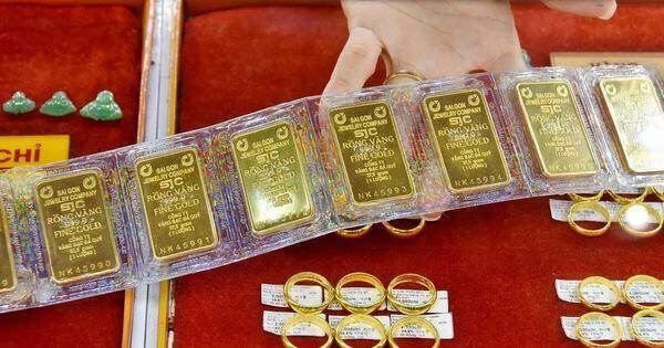 Giá vàng SJC lao dốc không phanh