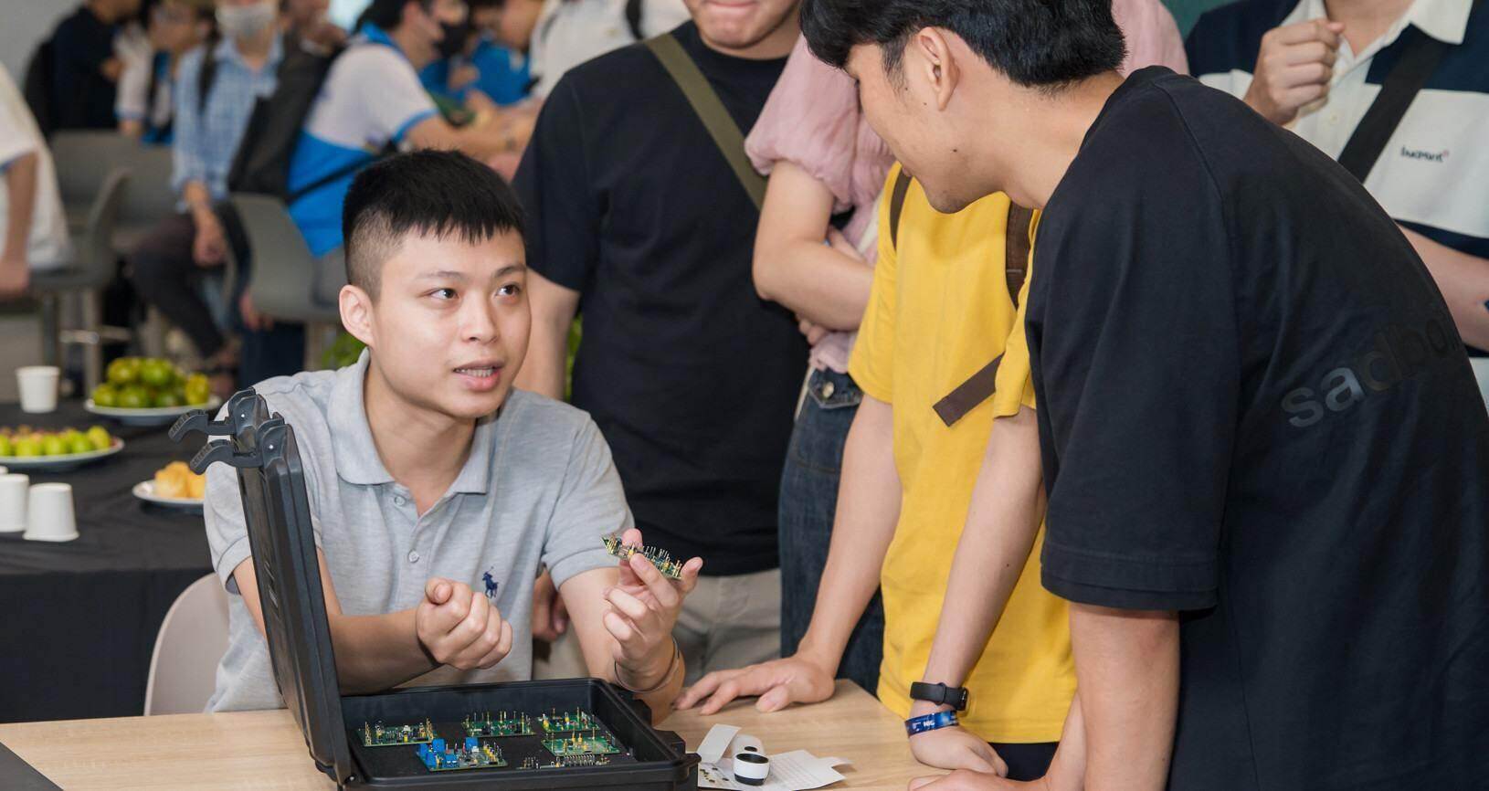 Làm thiết kế chip lương 20 triệu tốt hơn chạy Grab