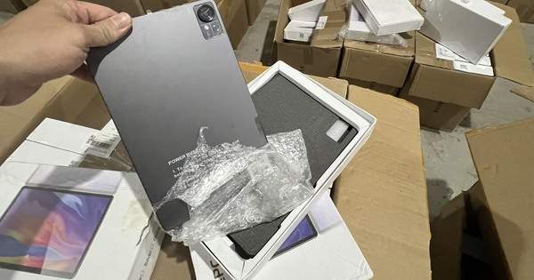 Phá kho iphone không rõ nguồn gốc số lượng "khủng"
