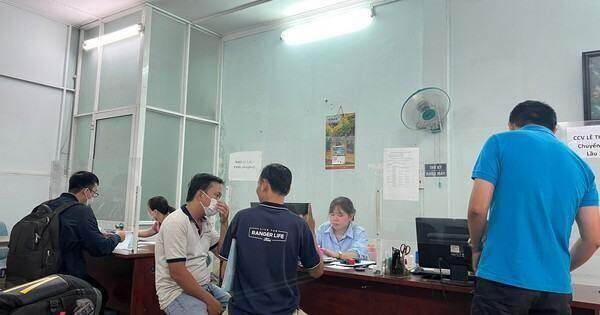 “Tôi không có thời gian đứng dậy đi ăn cơm trưa khi hồ sơ mua bán nhà đất bỗng tăng mạnh”