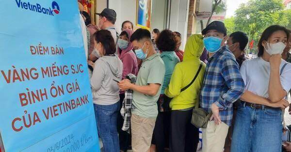 Khách mua vàng quá đông, có ngân hàng tạm dừng sau 5 phút mở bán