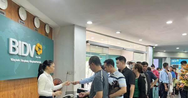 Có người đặt cọc, đăng ký mua 30-40 lượng vàng ở ngân hàng