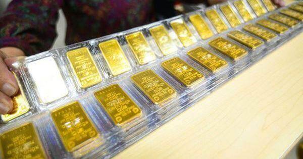 Giá vàng SJC tiếp tục giảm mạnh, giá vàng nhẫn bật tăng
