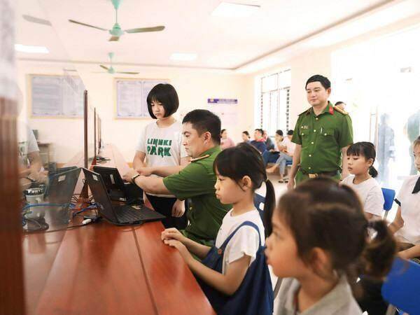 Công an Hà Tĩnh triển khai thu nhận hồ sơ, cấp thẻ Căn cước công dân