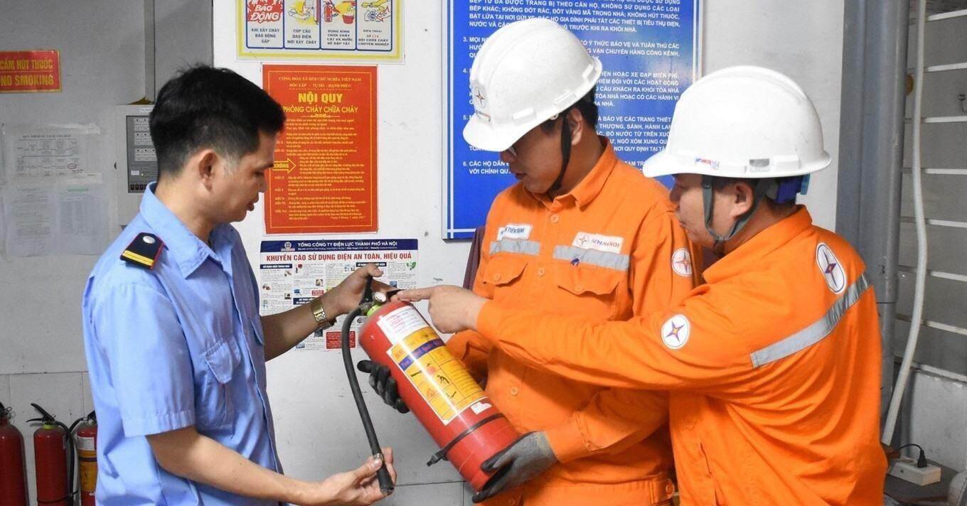 EVNHANOI khuyến cáo cách phòng chống cháy nổ khi sử dụng điện