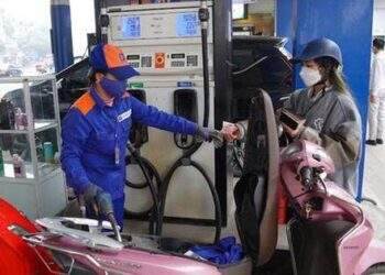 Người dân có được đền bù nếu doanh nghiệp tính sai giá xăng dầu?