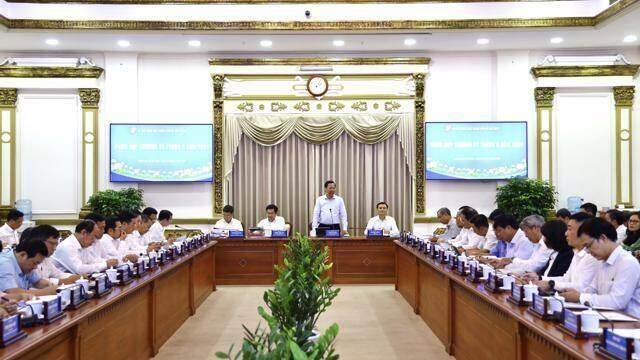 Thành phố Hồ Chí Minh tăng cường tháo gỡ vướng mắc, thúc đẩy tăng trưởng 6 tháng cuối năm