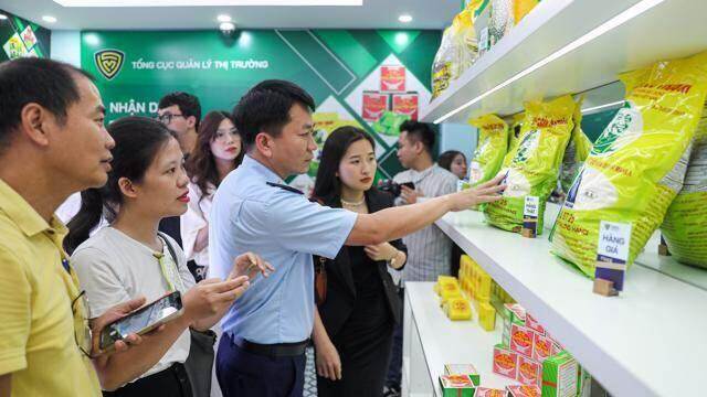 Trên 400 sản phẩm được trưng bày nhận diện "thật - giả"
