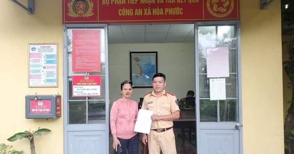 Một thiếu uý ngăn chặn vụ lừa đảo chuyển tiền ngay tại ngân hàng