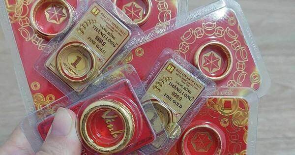 Người mua vàng nhẫn lỗ nặng