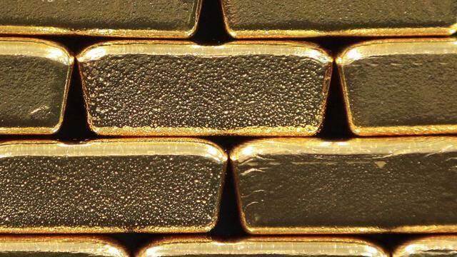 Vàng tụt giá vì đồng USD mạnh lên trước cuộc họp Fed