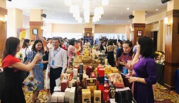 Hanoi promotes trade, investment, tourism cooperation with central provinces