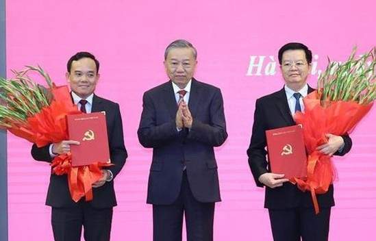 Politburo names two new Chairmen of Central Commissions