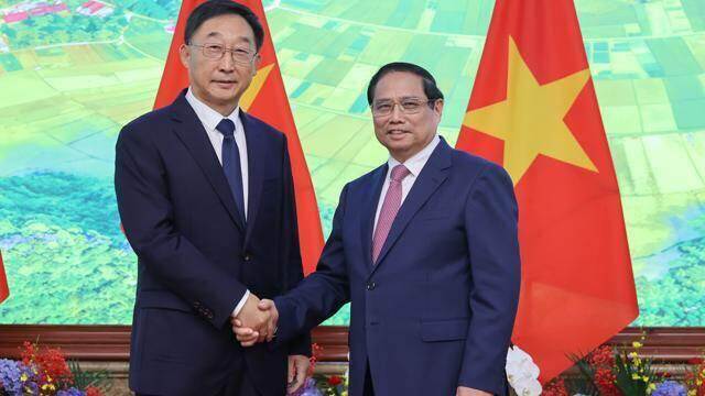 Thủ tướng đề nghị Trung Quốc đẩy nhanh "kết nối cứng" về đường bộ cao tốc, đường sắt cao tốc