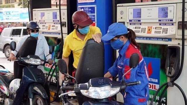 Tiếp tục giảm giá, xăng RON95-III lùi về mốc hơn 21.000 đồng/lít