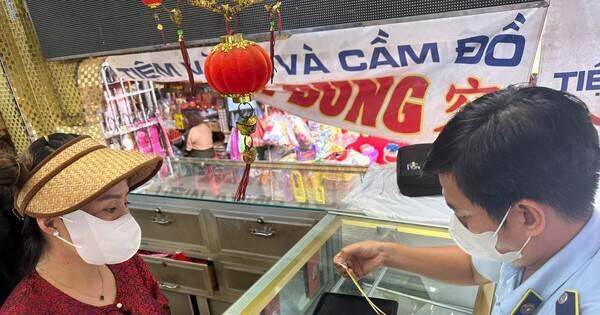 Kiểm tra loạt tiệm vàng ở TPHCM