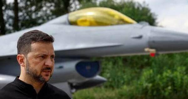 Tổng thống Ukraine cách chức tư lệnh không quân sau vụ rơi tiêm kích F-16