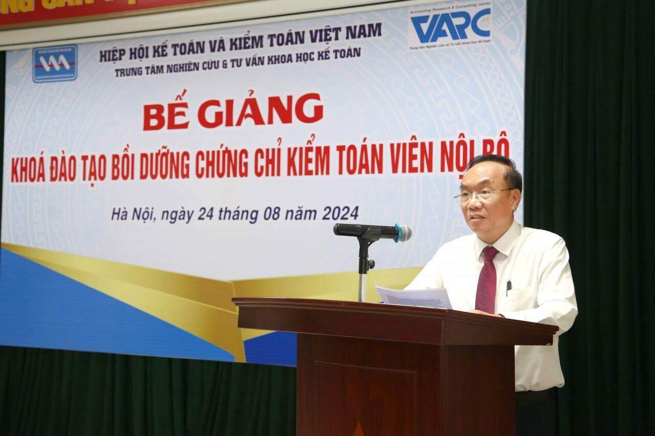 VAA trao chứng chỉ Kiểm toán viên nội bộ cấp độ thực hành cho 51 học viên