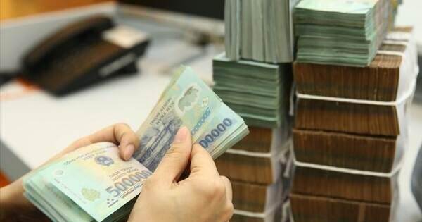 Lãi suất gửi tiền kỳ hạn dài đã cán mốc 6,9%-7,4%/năm