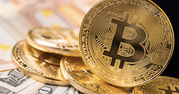 Fed hạ lãi suất, giá Bitcoin tăng chóng mặt