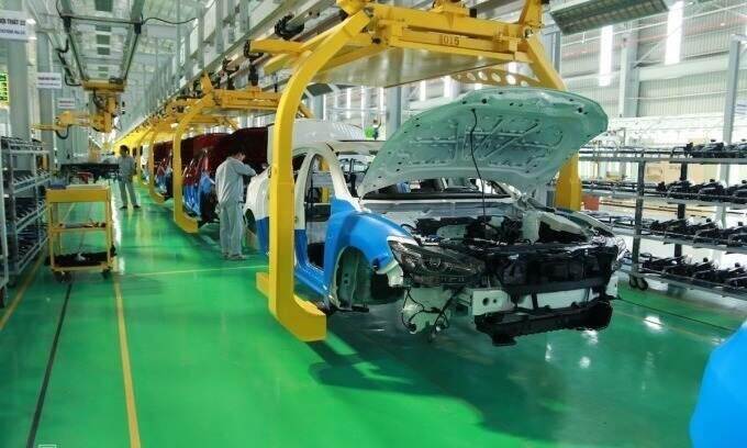 Government halves registration fee for local cars to boost demand