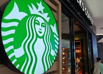 New Starbucks CEO shakes up China arm's top management